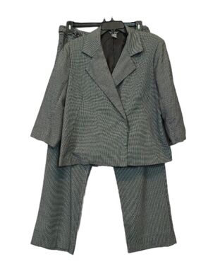 La Vita Petite Houndstooth Black & Gray‎ 2 Piece Suit Size 14 Petite
